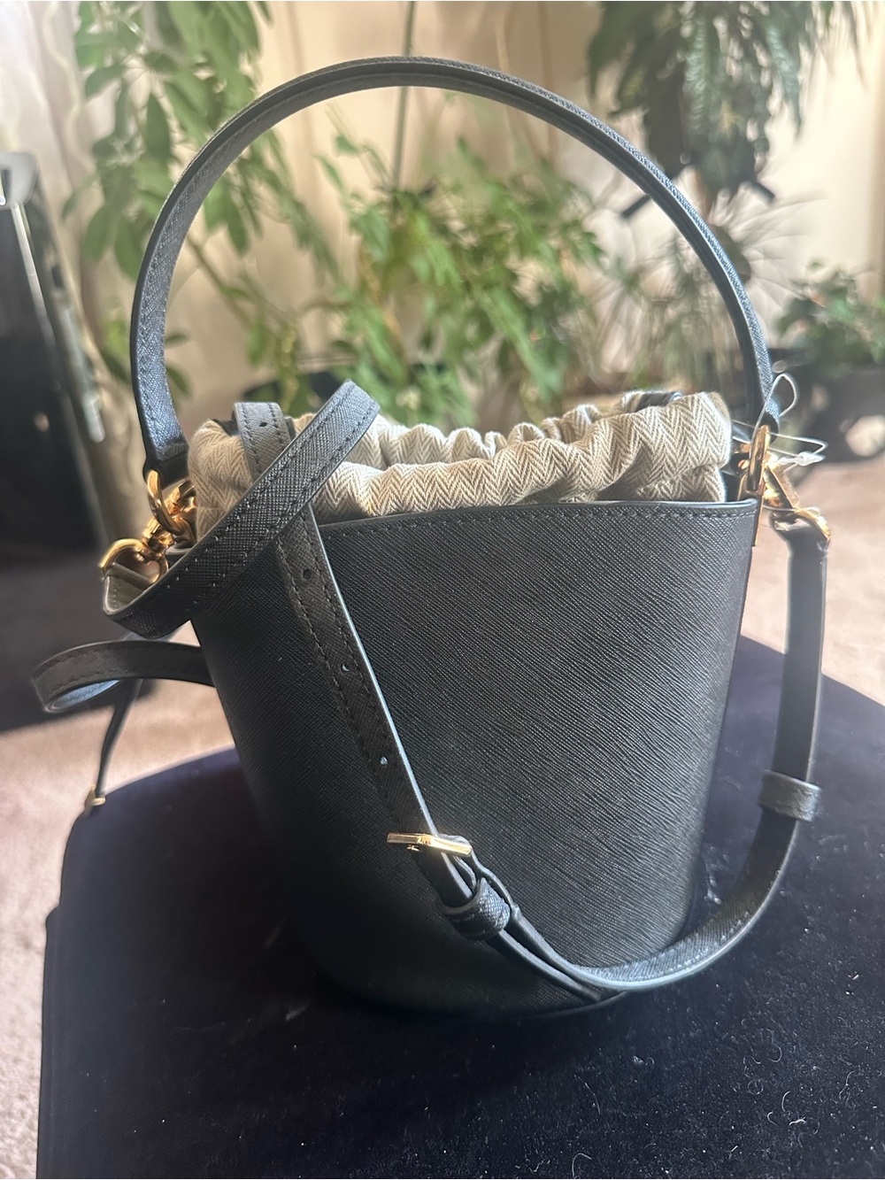Tory Burch Black Leather Bucket Crossbody with Cream Drawstring - Picture 2 of 3